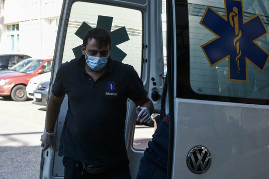 Η ασφυκτική πίεση στο ΕΣΥ παρατείνει το lockdown