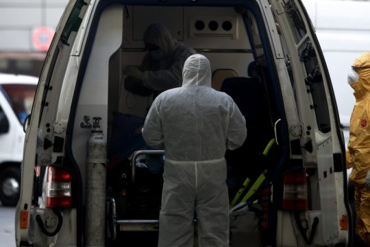 Ακόμη 98 θάνατοι από κορονοϊό, στους 603 οι διασωληνωμένοι