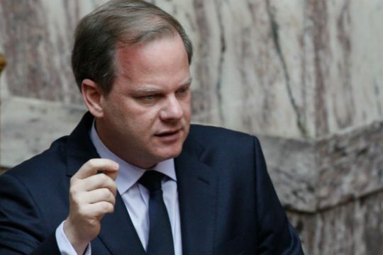 Μόνο με τις ψήφους της Ν.Δ. το νομοσχέδιο που κόβει τα φτερά της ΥΠΑ