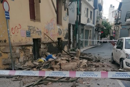 Κατέρρευσε τμήμα παλιού κτιρίου στο κέντρο του Ηρακλείου