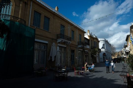 Κύπρος: Απαγόρευση κυκλοφορίας 9 με 5 και κλείσιμο της εστίασης στις 19:00
