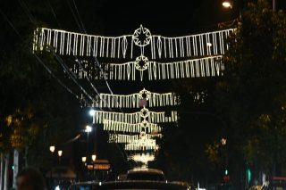 Από το φιάσκο του «Περιπάτου» στα πανάκριβα λαμπιόνια
