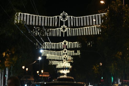 Από το φιάσκο του «Περιπάτου» στα πανάκριβα λαμπιόνια