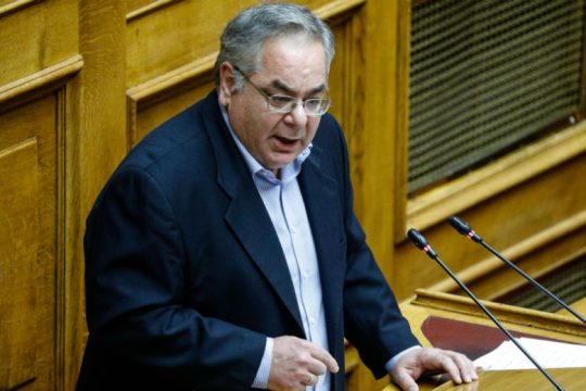 Να απαλλαγεί από τα καθήκοντά και να συνδράμει στη μάχη κατά του Covid ζητά βουλευτής του ΚΚΕ