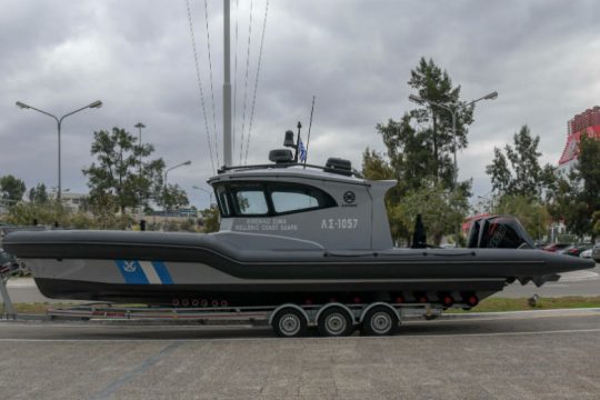 Ένα σκάφος Rafnar στο Λιμεναρχείο Σάμου από δωρεά της Ένωσης Εφοπλιστών