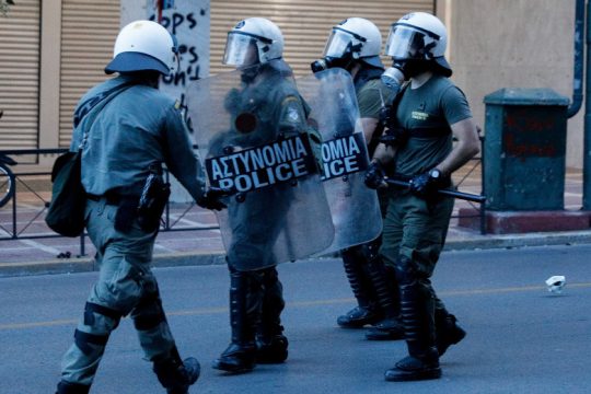 Θλιβεροί ισχυρισμοί ΕΛ.ΑΣ.: Δεν χτυπήσαμε το 5χρονο, πνίγηκε από τα χημικά