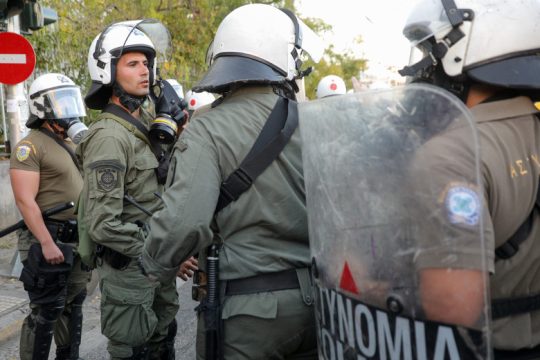Καταγγελίες για άγρια αστυνομική βία στο Γαλάτσι [εικόνες & βίντεο]