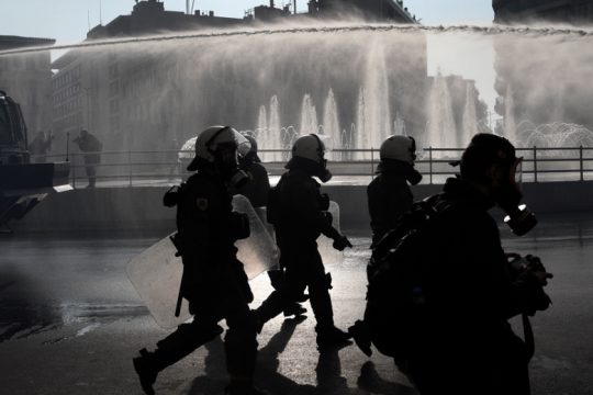 ΕΛ.ΑΣ. εκτός ελέγχου σε κρεσέντο καταστολής για το Πολυτεχνείο