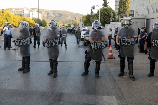 Δόγμα Χρυσοχοΐδη με ολίγη από κορονοϊό: Απαγόρευση τριών διαδηλώσεων