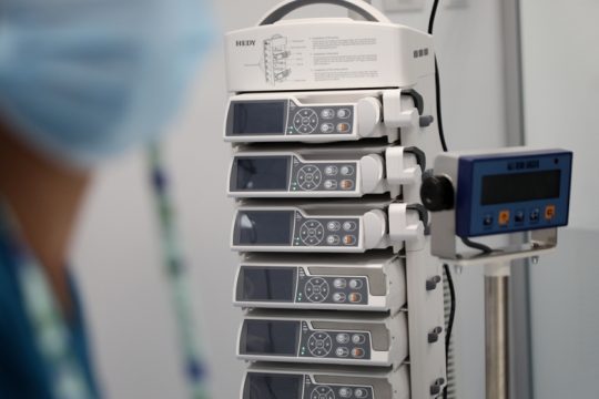 Αύξηση σχεδόν 300% στους διασωληνωμένους από τις αρχές του Νοεμβρίου