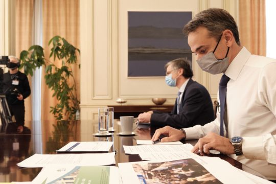Μητσοτάκης: Στις αρχές του 2021 τα πρώτα εμβόλια, όχι στον εφησυχασμό
