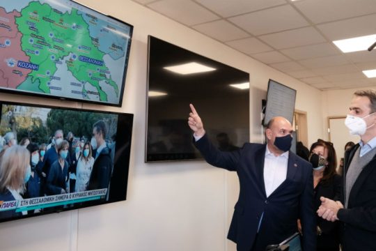 «Το ΕΣΥ πιέζεται, αντέχει και θα αντέχει» σύμφωνα με τον πρωθυπουργό