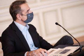 Η κυβέρνηση επιμένει να πετά το μπαλάκι στην «ατομική ευθύνη»
