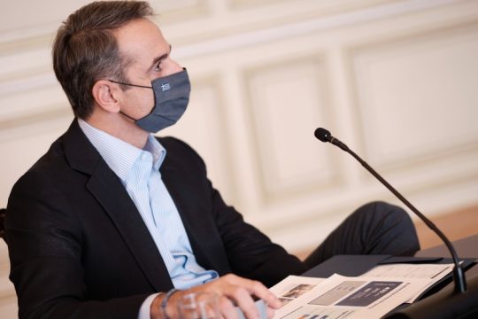 Η κυβέρνηση επιμένει να πετά το μπαλάκι στην «ατομική ευθύνη»