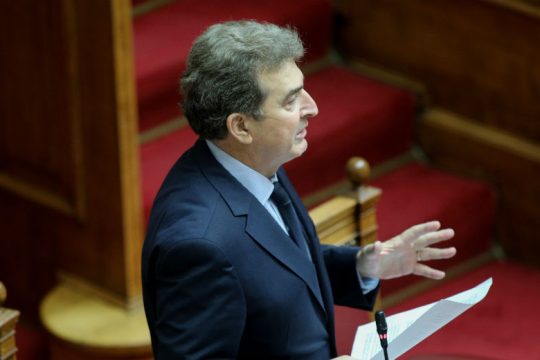 Χρυσοχοΐδης: Οι αστυνομικοί στους δρόμους, εσείς στα σπίτια σας