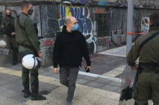 Μητσοτάκης: «Στο Πολυτεχνείο υπήρχαν και Δεξιοί» – Από μέσα ή απέξω;