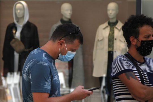 Απαγόρευση νυχτερινής κυκλοφορίας και στην Κύπρο, μείωση ωραρίου στην εστίαση