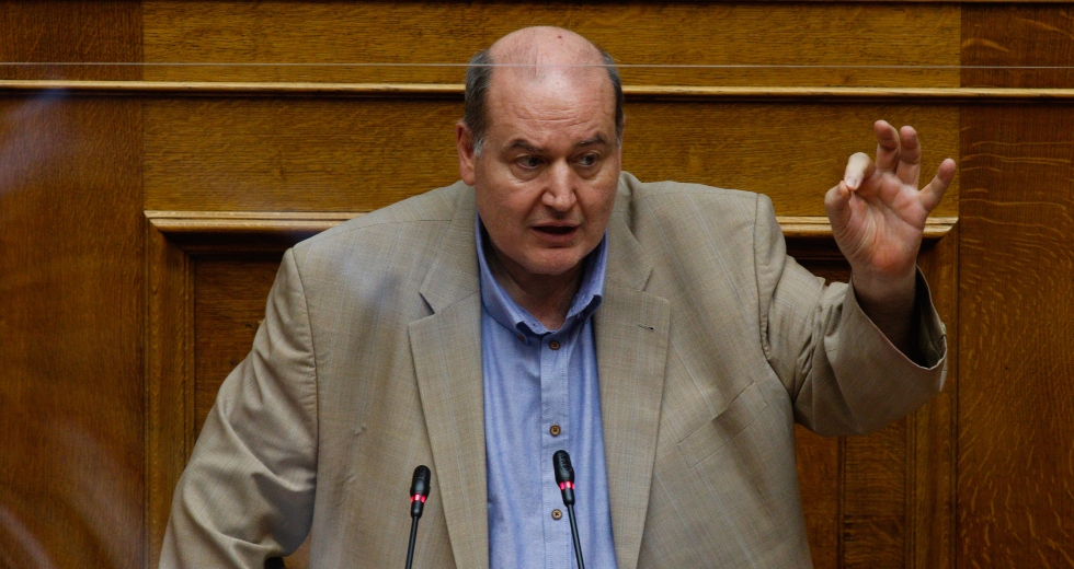 Φίλης: Ο πρωθυπουργός γυρνάει το ρολόι της Ιστορίας στον διχασμό