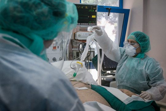 Κρήτη: Κοντά στο όριο οι κλινικές covid και οι ΜΕΘ