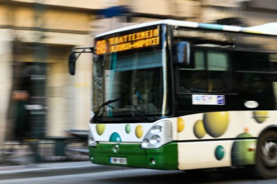 Στον εισαγγελέα ο οδηγός του λεωφορείου που παρέσυρε και σκότωσε τον 5χρονο Ρομά