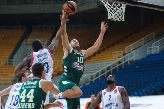 «Πράσινη» μάχη στη Βαλένθια, «κόκκινο» ντέρμπι με κορονοϊό