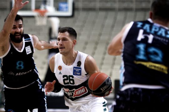 «Ο χρόνος περνάει από την άμυνα»