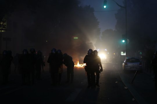 Εισαγγελική έρευνα στη Γαλλία για αστυνομικές αγριότητες σε προσφυγική κατασκήνωση