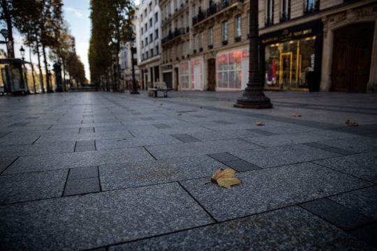 Νέους περιορισμούς για το Παρίσι προανήγγειλε η δήμαρχος