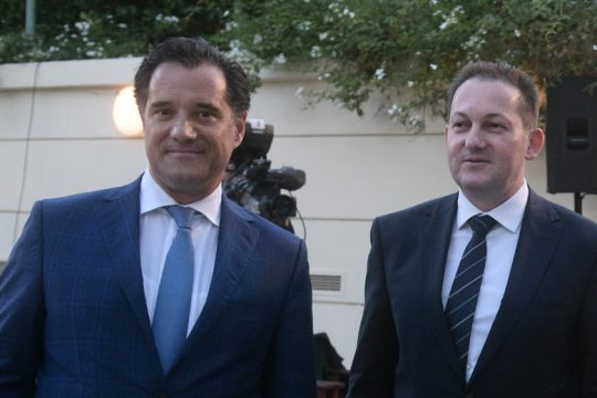 Άδειασμα Πέτσα σε Γεωργιάδη για τα… πανηγύρια με τους νεκρούς
