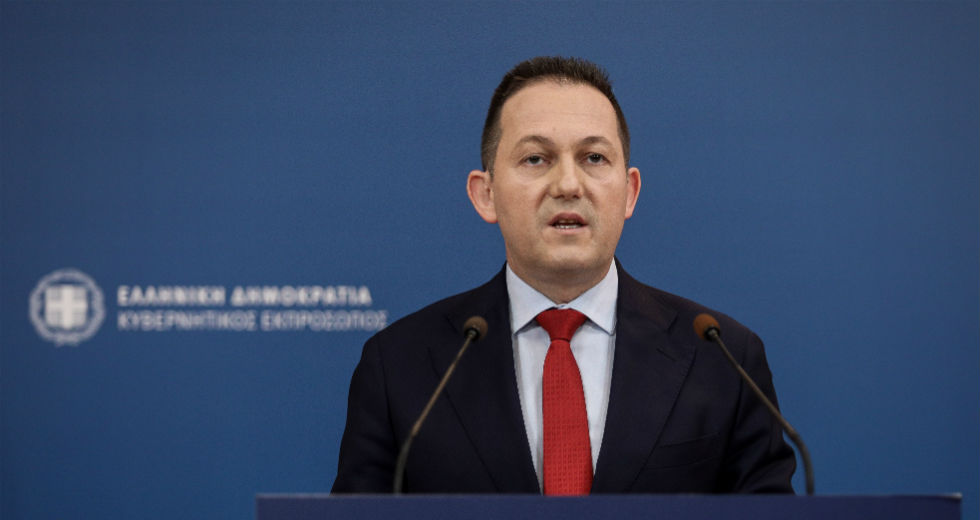Σε υποκριτική και απελπισμένη τακτική η κυβέρνηση