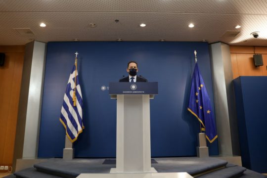 Πέτσας: Διχαστικός και κακεντρεχής ο κ. Τσίπρας