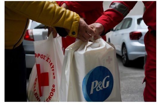 H P&G μαζί με τον Ελληνικό Ερυθρό Σταυρό στο πλευρό των άστεγων συνανθρώπων μας