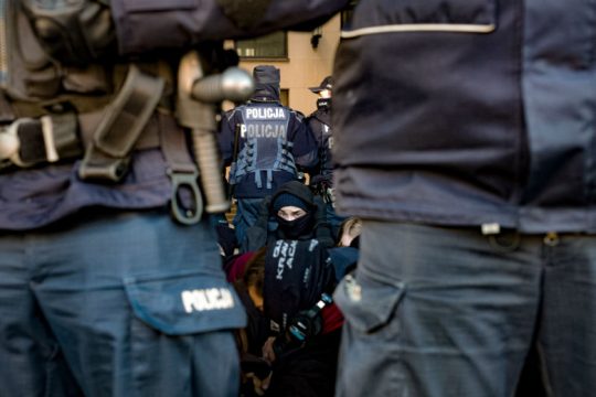 Κόλαφος η Διεθνής Αμνηστία κατά της Πολωνίας για τη βία κατά των διαδηλωτών