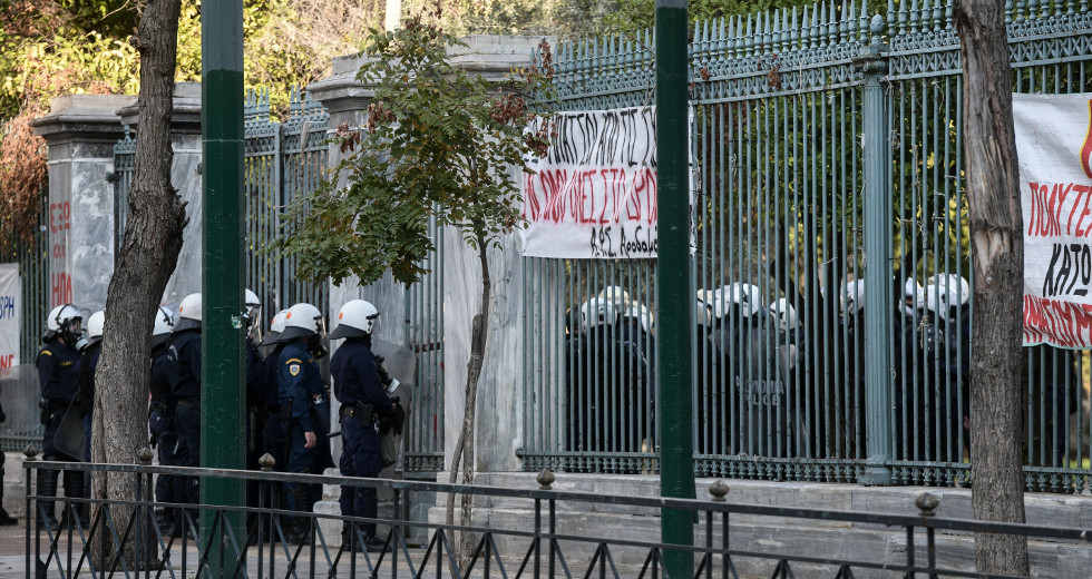Πρόκληση για το Πολυτεχνείο: Απαγόρευσαν τις δημόσιες συναθροίσεις
