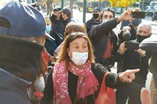 Επεισοδιακή κατάθεση στεφανιού από εκπροσώπους των εκπαιδευτικών