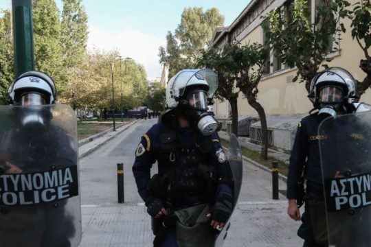 Κλήσεις σε απολογία σε άτομα που δήλωσαν στο facebook ότι θα κατέβουν στο Πολυτεχνείο!