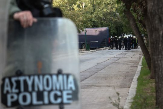 Οι πρώτες αντιδράσεις πολιτικών για την απαγόρευση συναθροίσεων