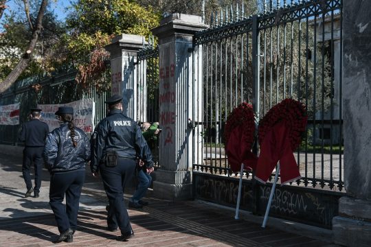 Η άρνηση του «εμφυλίου πολέμου» η μόνη αντίσταση;