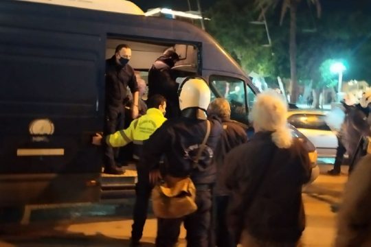 Δεκάδες προσαγωγές στο Ηράκλειο – Δακρυγόνα και συλλήψεις στο Ρέθυμνο