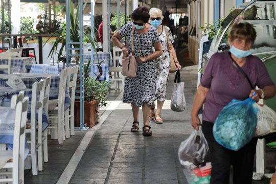 Εκτιμήσεις ειδικών για το lockdown και σκέψεις για άνοιγμα σχολείων μετά τις γιορτές