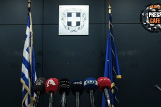Press Cafe: Τα ΜΜΕ ως λαγοί της κυβέρνησης