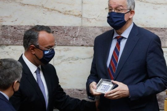 Βαθιά ύφεση και… ψίχουλα για την πανδημία προβλέπει ο προϋπολογισμός