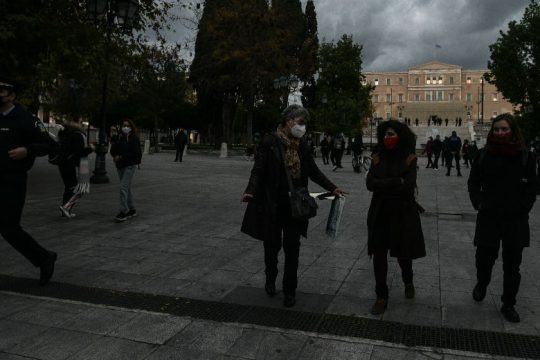 Παρέμβαση της Διεθνούς Αμνηστίας για τις συλλήψεις ακτιβιστριών στο Σύνταγμα