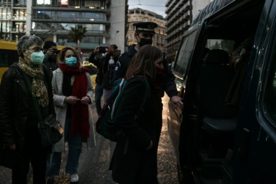 Τι απαντούν στον M. Χρυσοχοΐδη οι συλληφθέντες της πλ. Συντάγματος