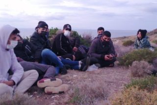 Διάσωση προσφύγων στην Κάρυστο