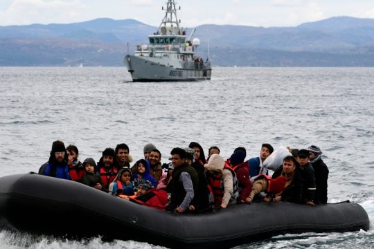 Νέα έγγραφα από τη Frontex εκθέτουν κι άλλο την Αθήνα για τις επαναπροωθήσεις