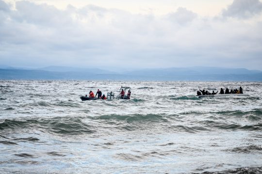 Ερωτήματα για την περίεργη κράτηση νεοεισερχόμενων προσφύγων στη Μυτιλήνη