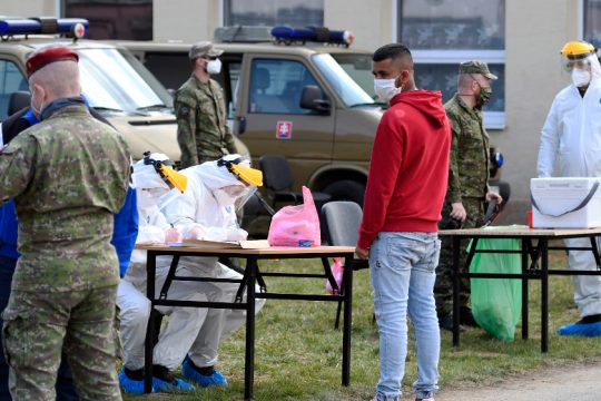 Σε καραντίνα μπαίνουν περισσότεροι από 25.000 άνθρωποι στη Σλοβακία