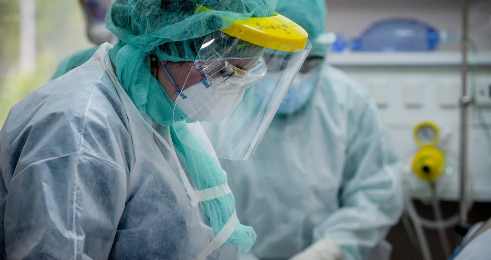 Ξανά περισσότεροι από 100 νεκροί στη χώρα – Στους 540 οι διασωληνωμένοι