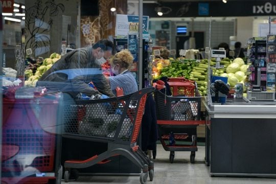 «Φραγή» στα διαρκή αγαθά των σούπερ μάρκετ